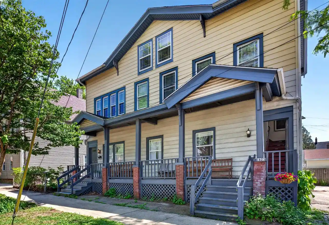 Homes for sale in Milwaukee, WI | 1623 E Webster Pl Pl #1625, Milwaukee, WI 53211 | MLS# 1964652