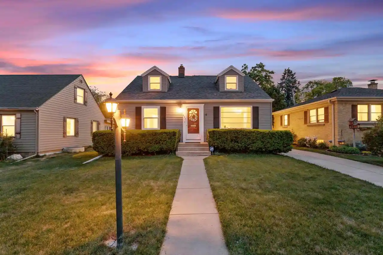 Homes for sale in South Milwaukee, WI | 531 Oak Street Street, South Milwaukee, WI 53172 | MLS# 1964657