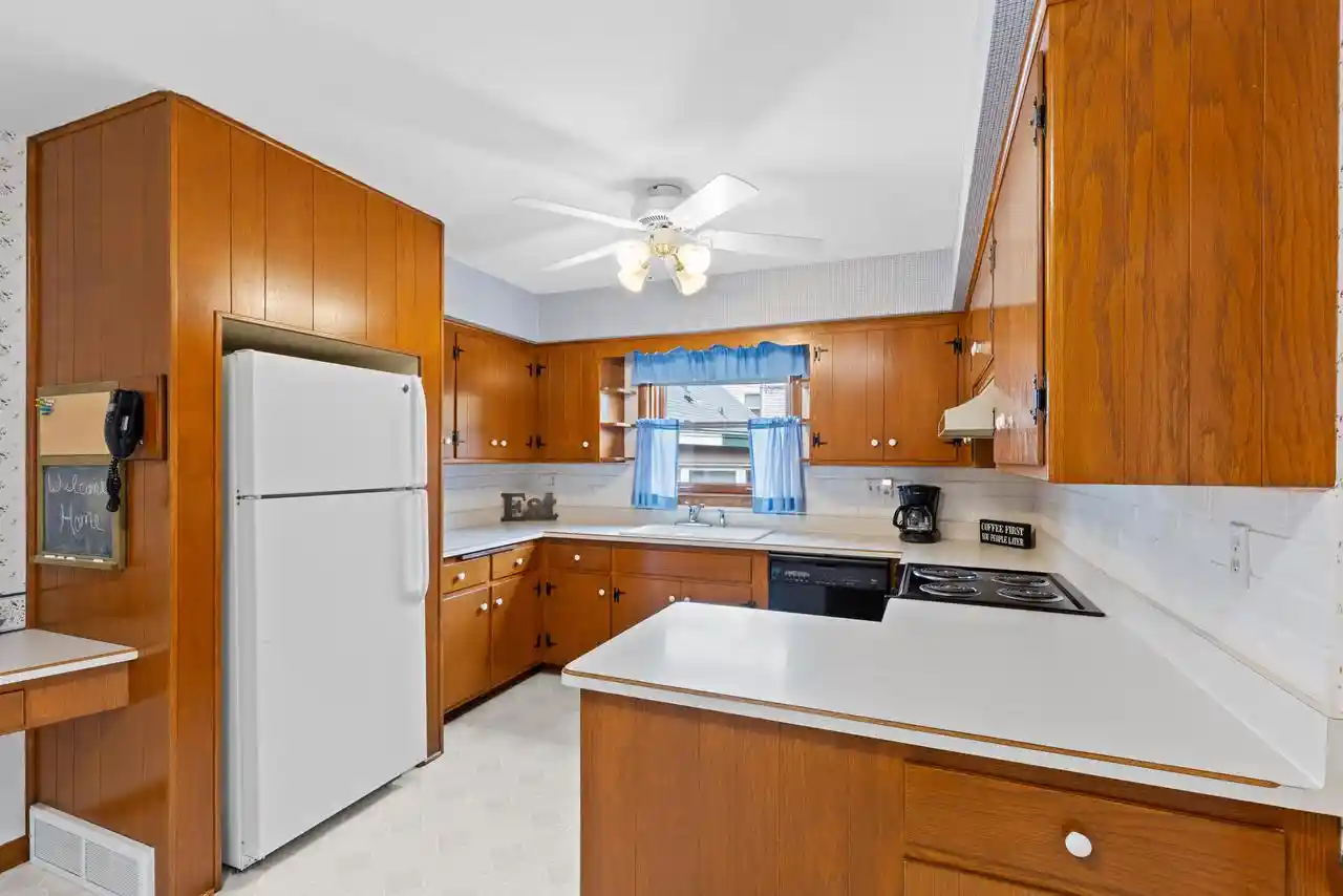 Homes for sale in South Milwaukee, WI | 531 Oak Street Street, South Milwaukee, WI 53172 | MLS# 1964657