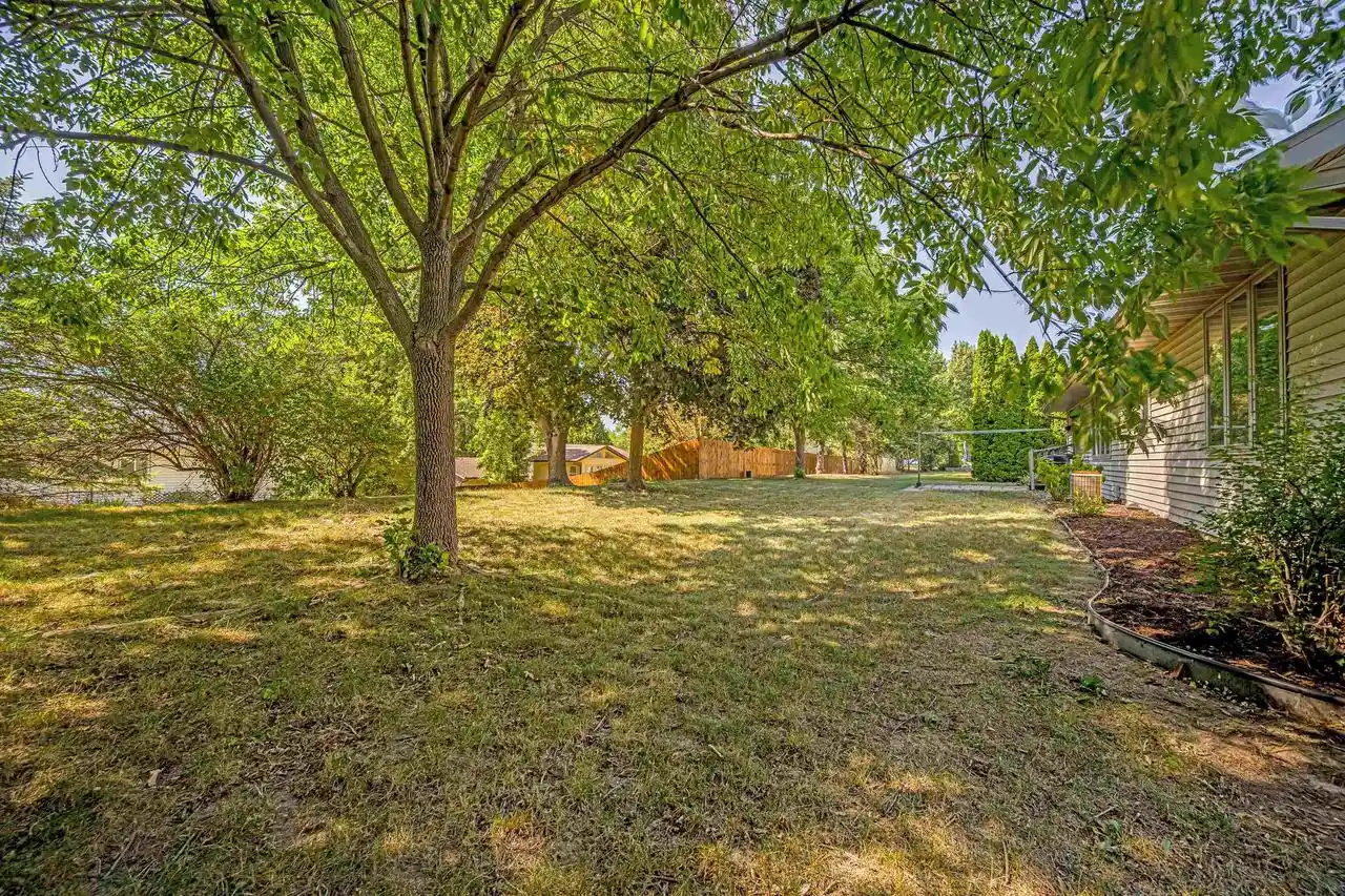 2nd image of 5602 Chestnut Lane Lane, Mcfarland, WI 53558 | MLS# 2024475