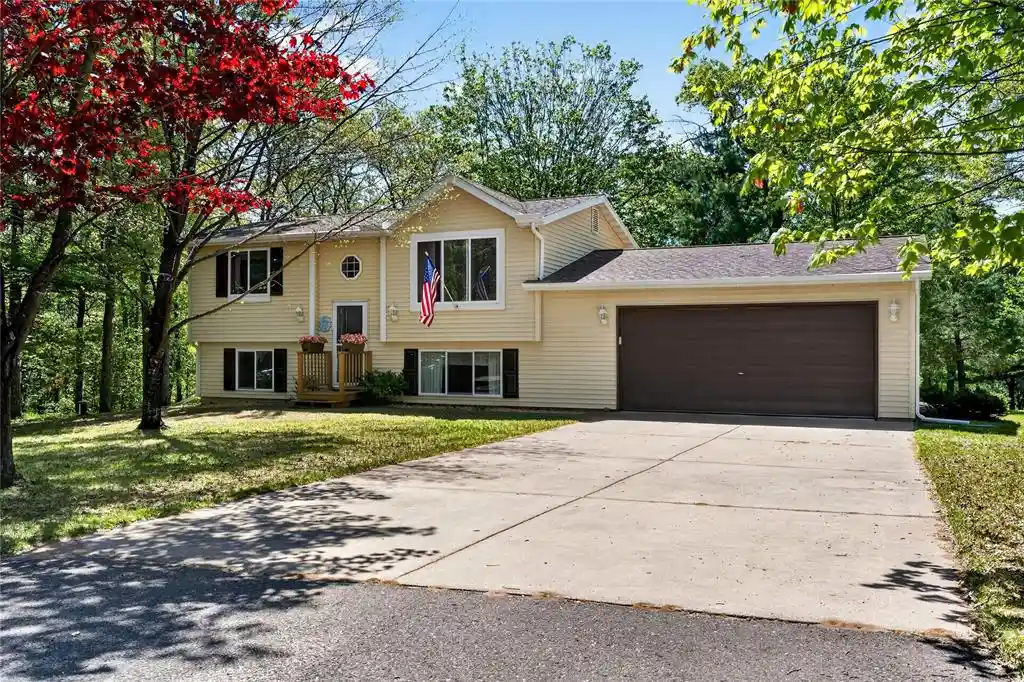 Homes for sale in Solon Springs, WI | 9124 E Hilltop Dr Dr, Solon Springs, WI 54873 | MLS# 1601679