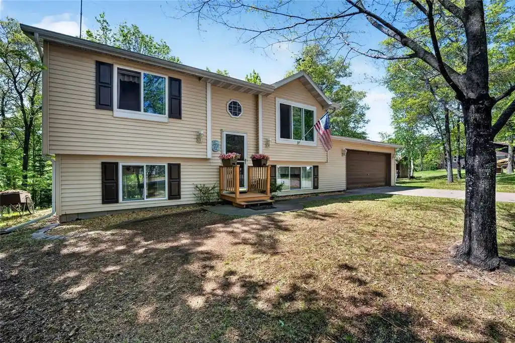Homes for sale in Solon Springs, WI | 9124 E Hilltop Dr Dr, Solon Springs, WI 54873 | MLS# 1601679