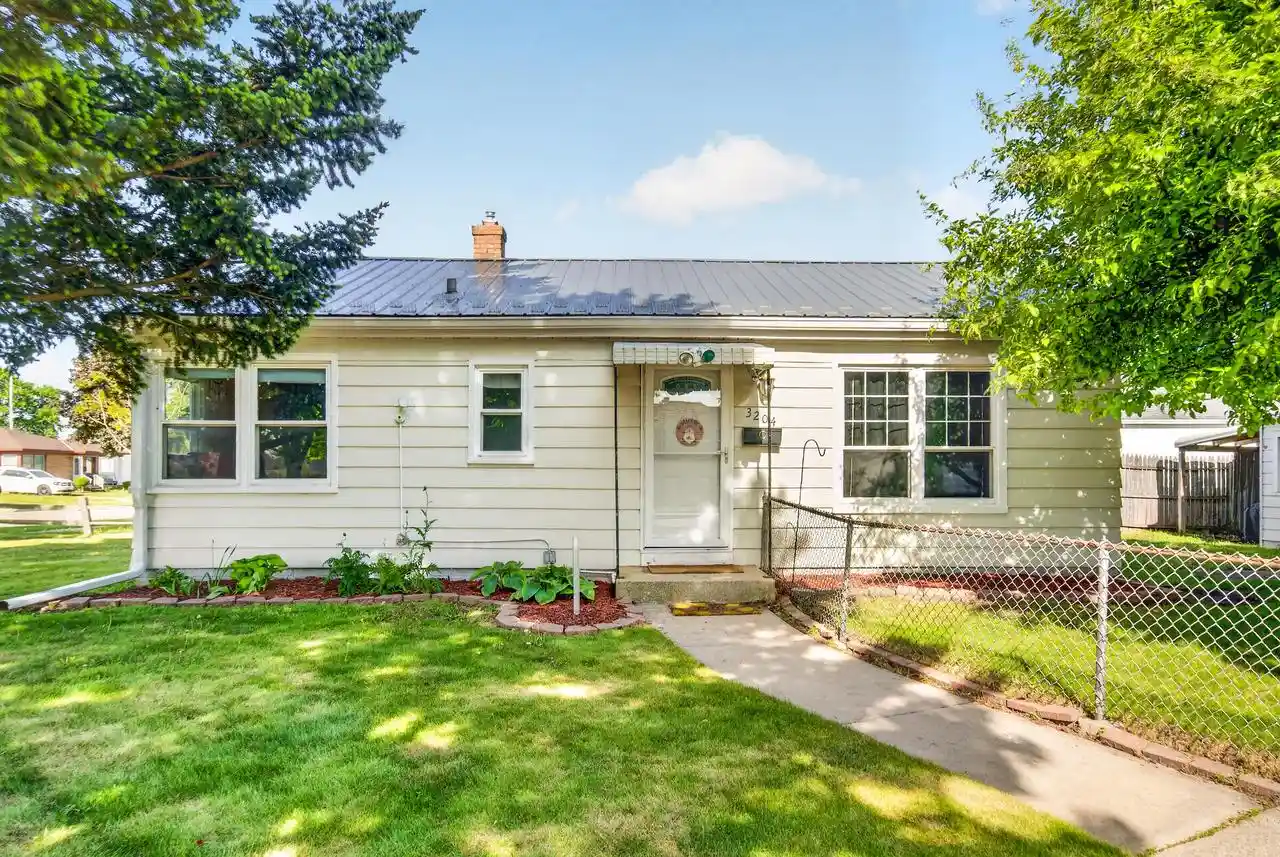 Homes for sale in Racine, WI | 3204 Lasalle Street Street, Racine, WI 53402 | MLS# 1964679