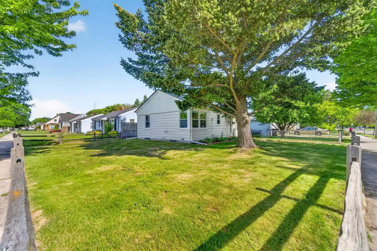 Homes for sale in Racine, WI | 3204 Lasalle Street Street, Racine, WI 53402 | MLS# 1964679