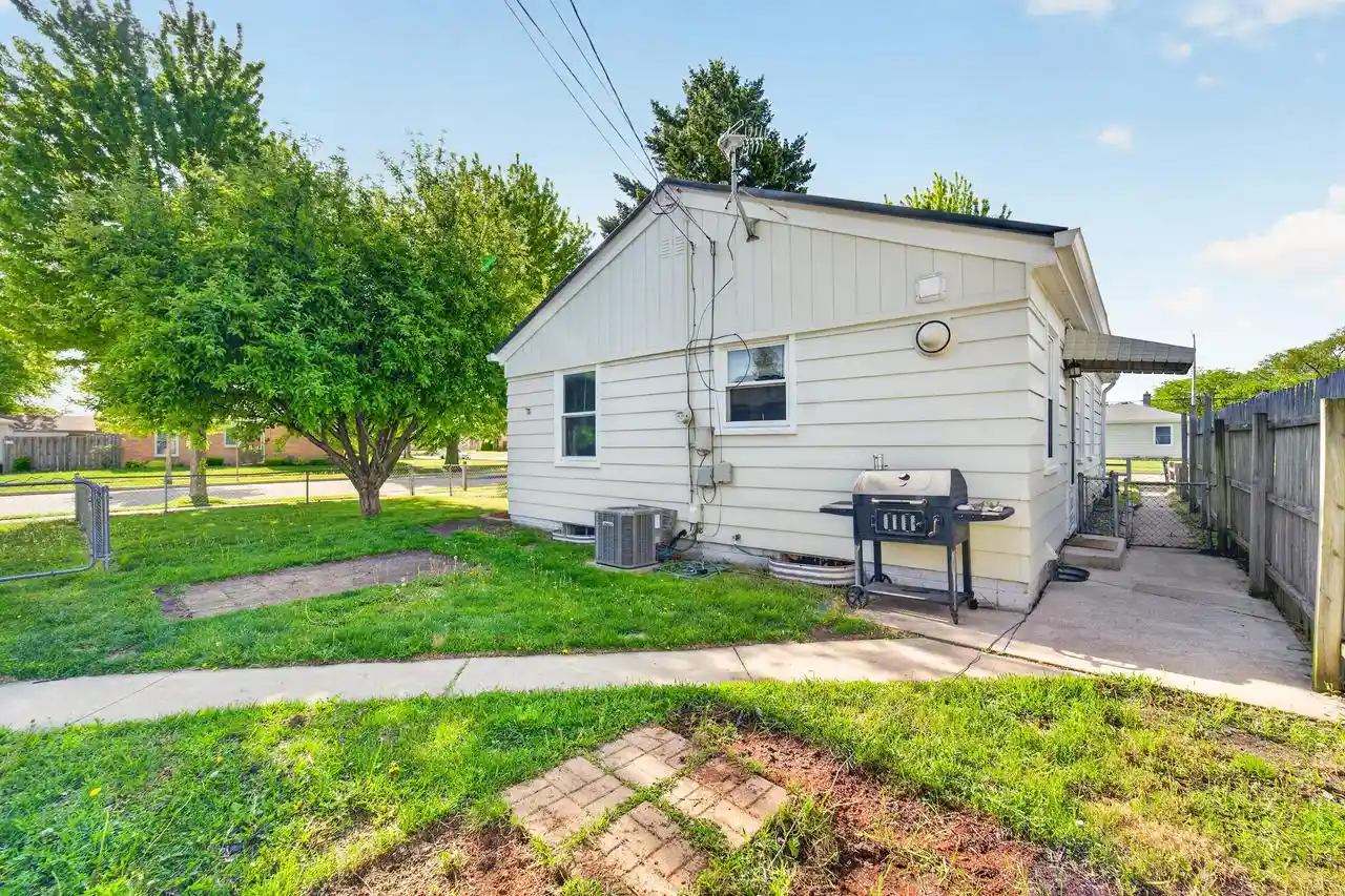 Homes for sale in Racine, WI | 3204 Lasalle Street Street, Racine, WI 53402 | MLS# 1964679