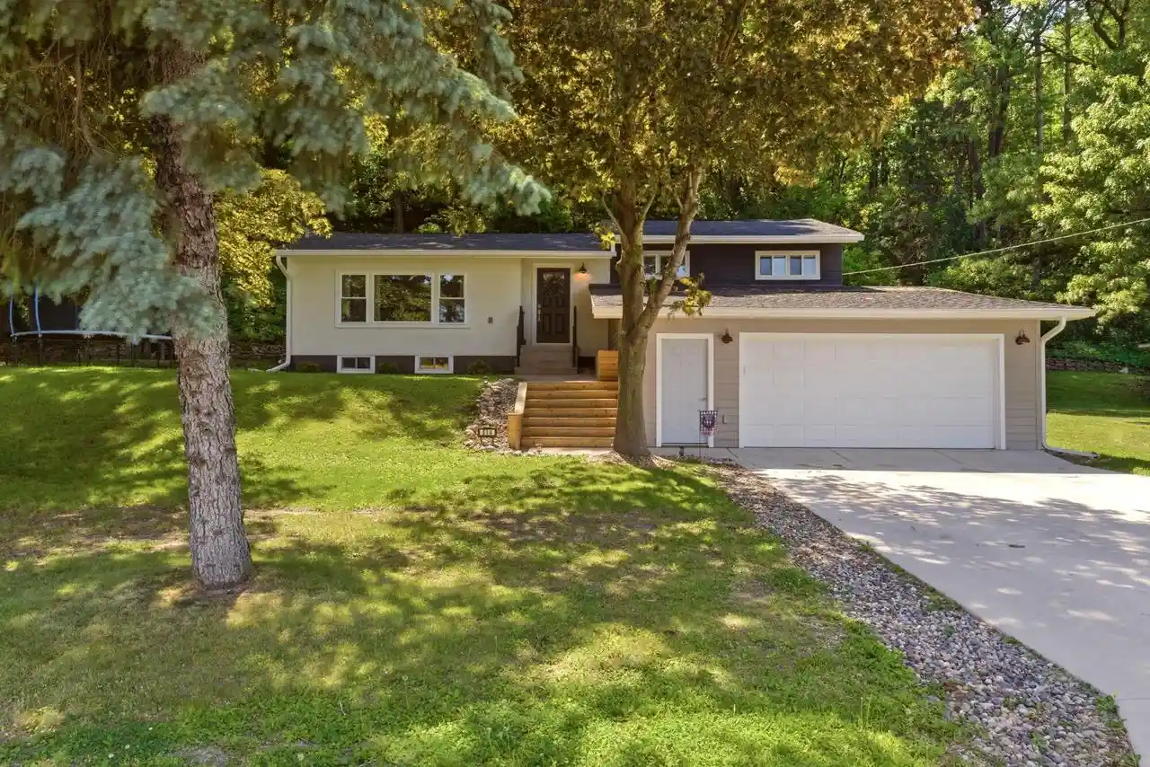 Homes for sale in Onalaska, WI | 514 Oak Forest Dr Dr, Onalaska, WI 54650 | MLS# 1964681