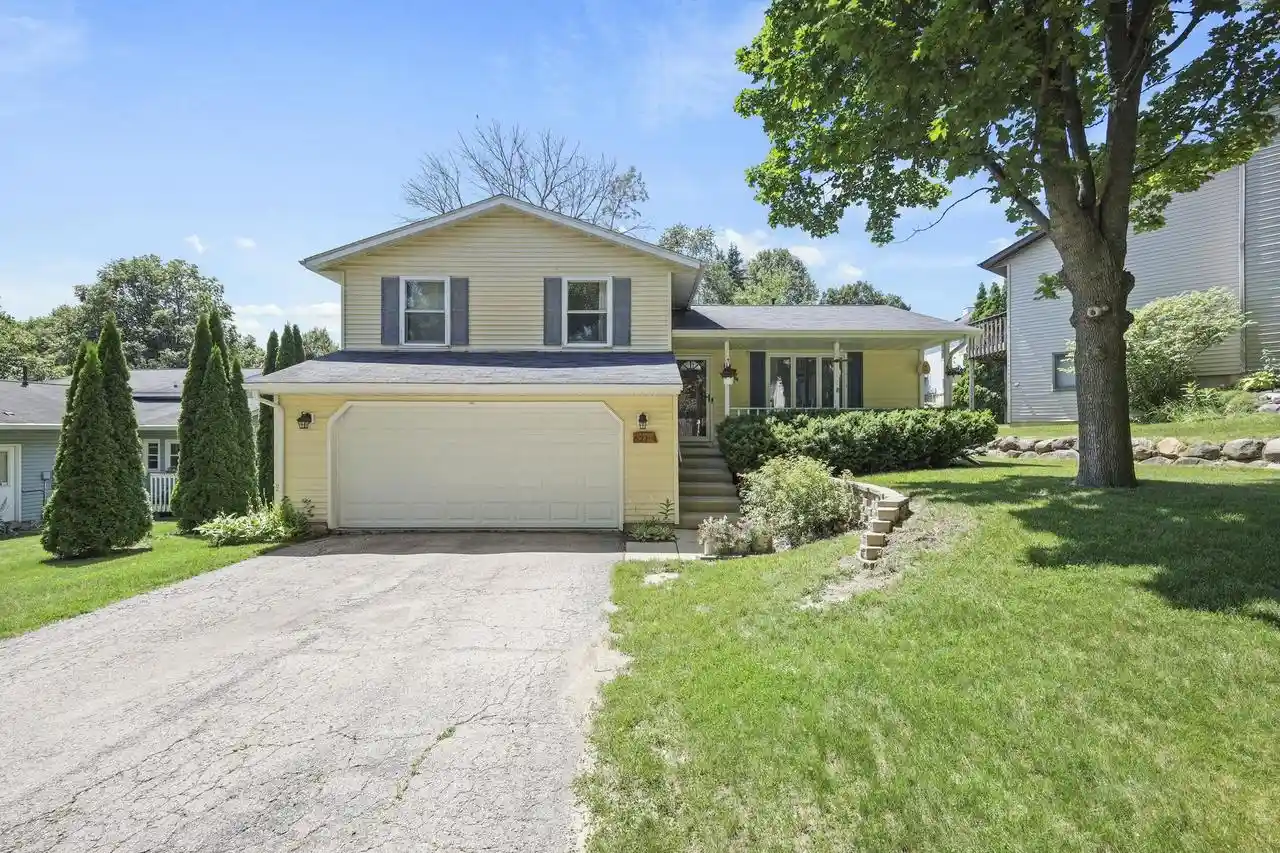 1st image of 621 Seven Nations Dr Dr, Madison, WI 53713 | MLS# 2024496