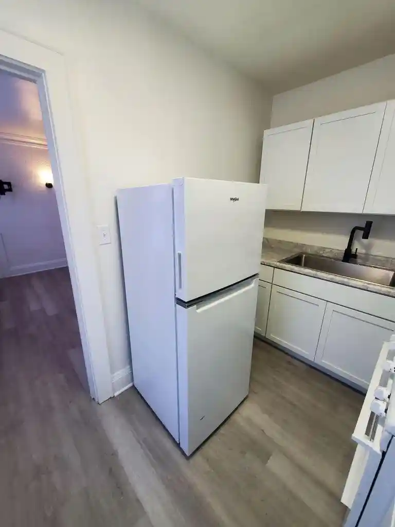 3rd image of 614 6th St St, Racine, WI 53403
