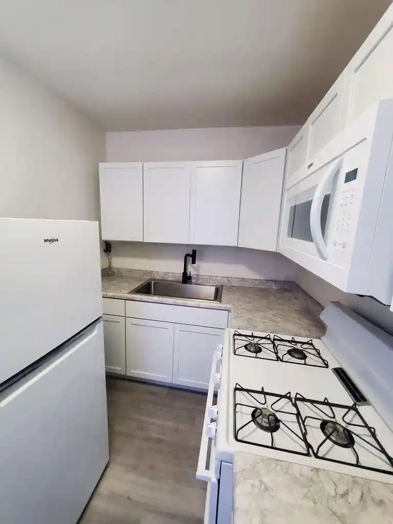4th image of 614 6th St St, Racine, WI 53403
