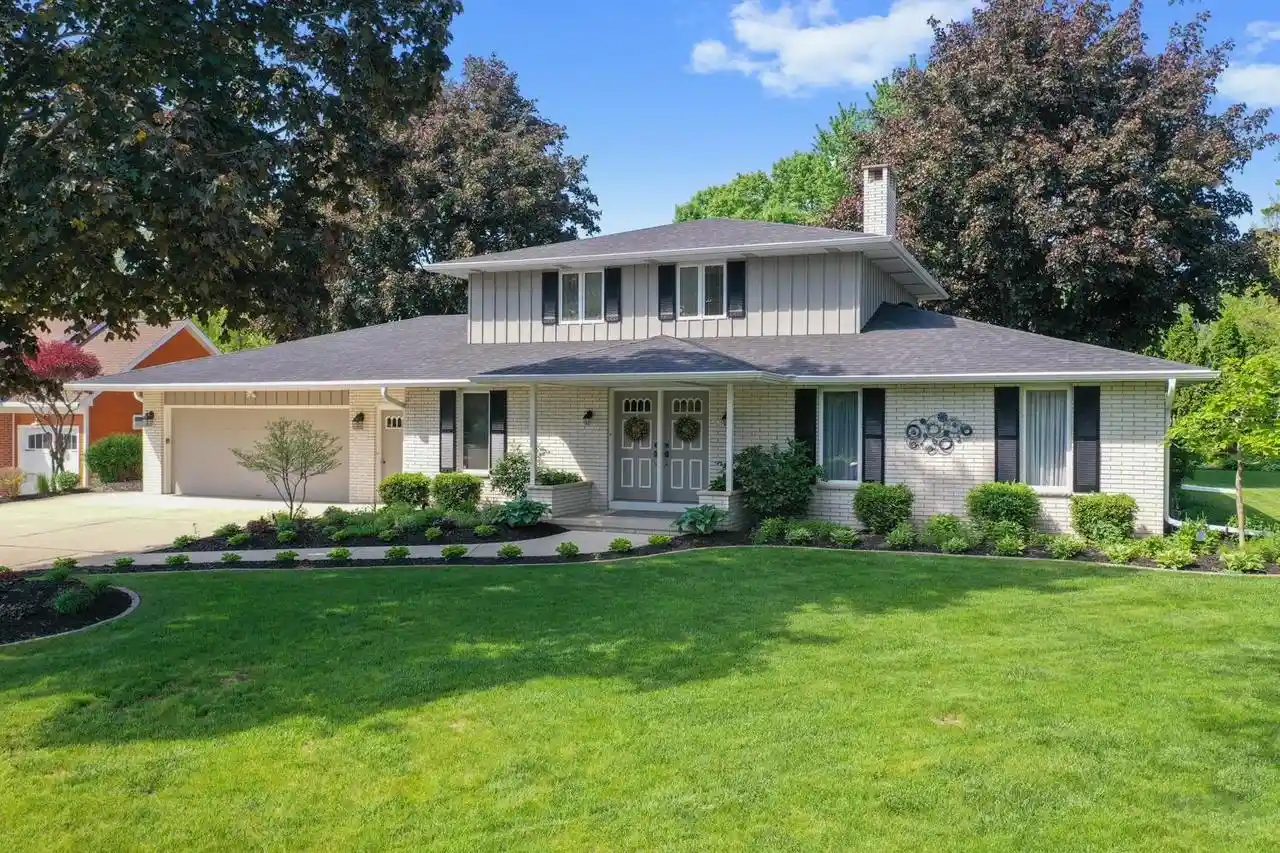 Homes for sale in Green Bay, WI | 230 Arbor Lane Lane, Green Bay, WI 54301 | MLS# 50326418