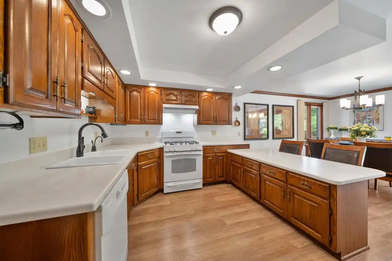 Homes for sale in Green Bay, WI | 230 Arbor Lane Lane, Green Bay, WI 54301 | MLS# 50326418
