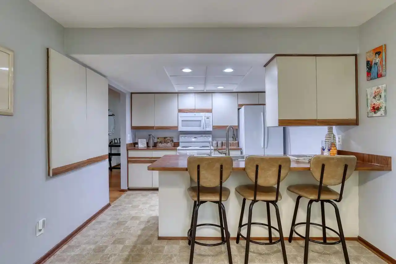 4th image of 2818 Peninsula Avenue Avenue, Delafield, WI 53018 | MLS# 1964802