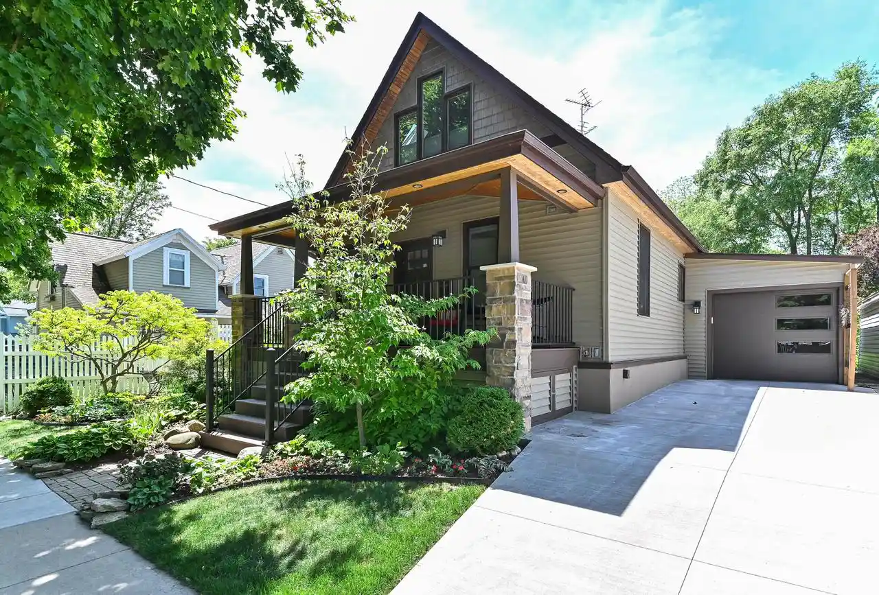 Homes for sale in Lake Geneva, WI | 510 Franklin Avenue Avenue, Lake Geneva, WI 53147 | MLS# 1964814