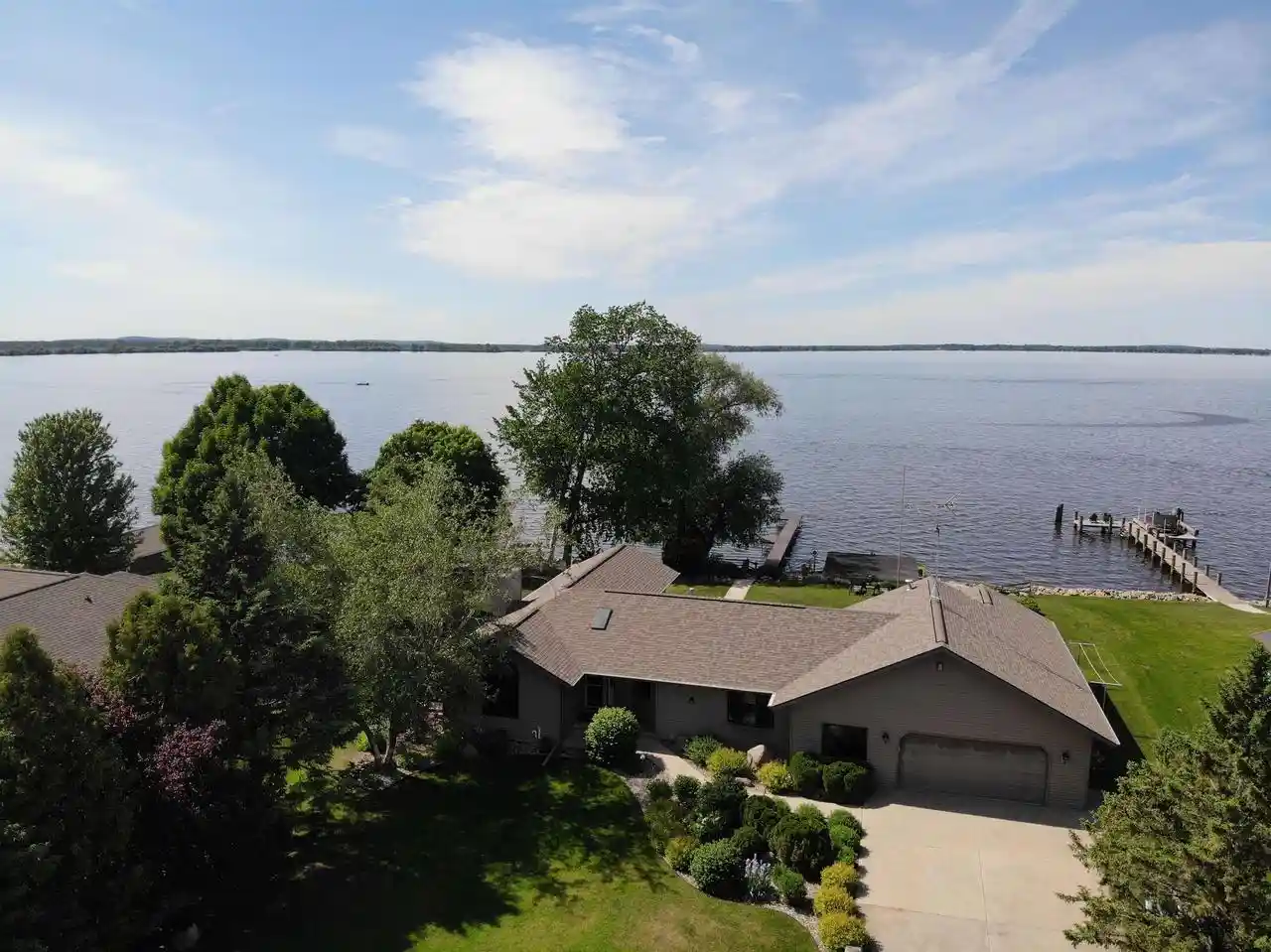 Homes for sale in Winneconne, WI | 9512 Laura Lane Lane, Winneconne, WI 54986 | MLS# 50326433