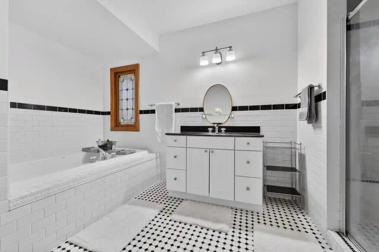 2nd image of 203 W Lloyd Street Street #203, Milwaukee, WI 53212 | MLS# 1964828