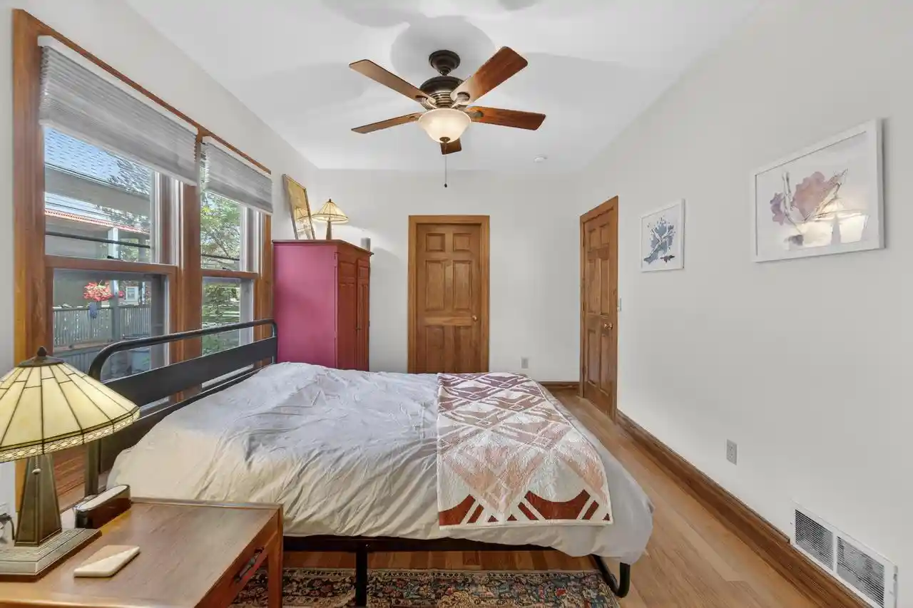 3rd image of 203 W Lloyd St St, Milwaukee, WI 53212