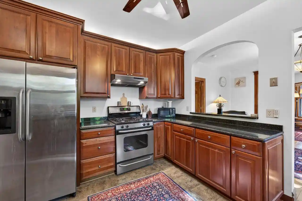 2nd image of 203 W Lloyd St St, Milwaukee, WI 53212