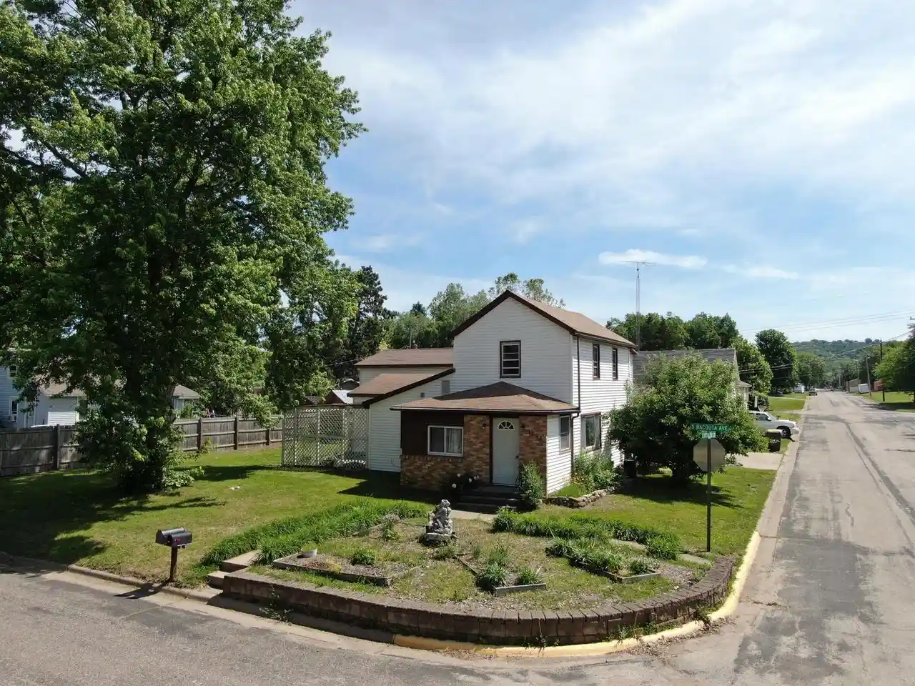 Homes for sale in Prairie Du Chien, WI | 1222 S Wacouta Avenue Avenue, Prairie Du Chien, WI 53821 | MLS# 1964856