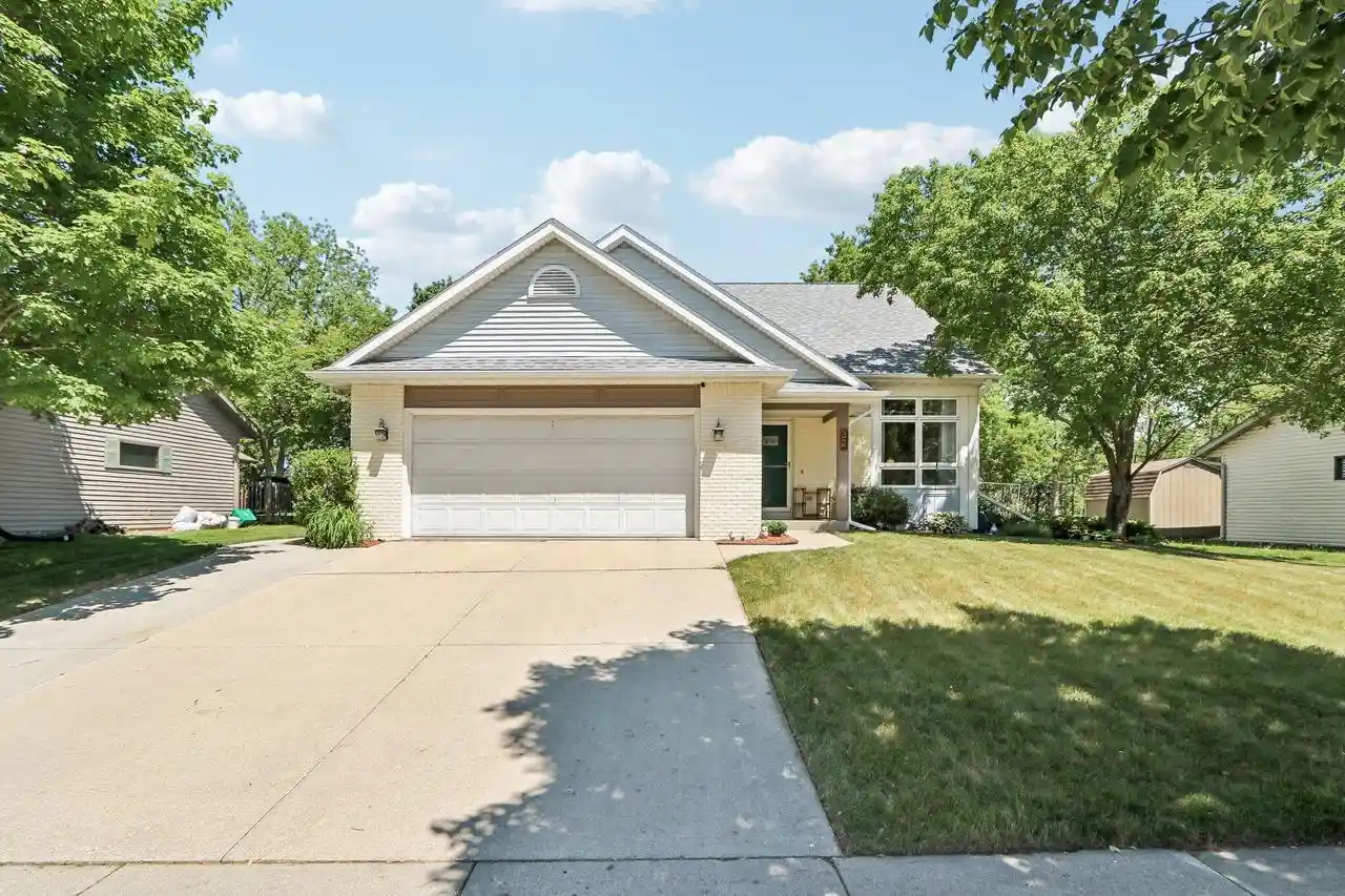 Homes for sale in Hartford, WI | 32 Hidden Creek View View, Hartford, WI 53027 | MLS# 1964877