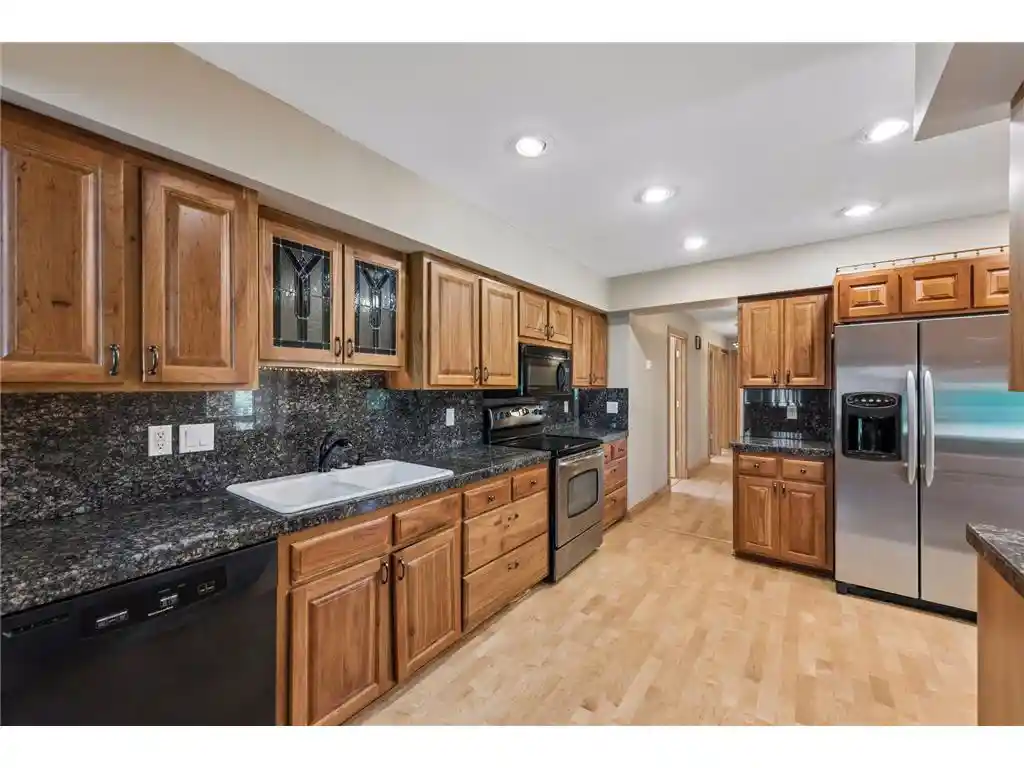 5th image of 700 Spruce Dr Dr, Hudson, WI 54016 | MLS# 7081452
