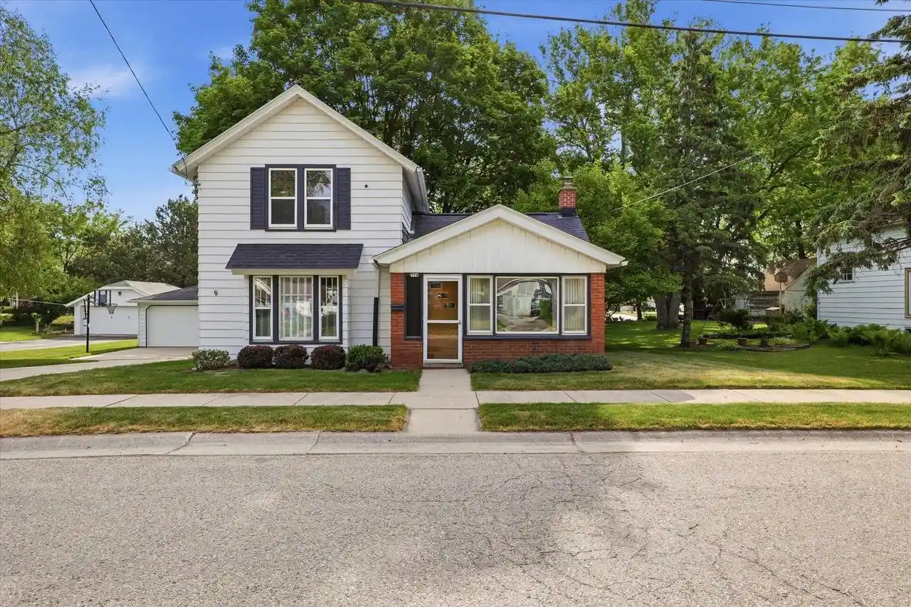 Homes for sale in Hartland, WI | 354 Prospect Avenue Avenue, Hartland, WI 53029 | MLS# 1964965