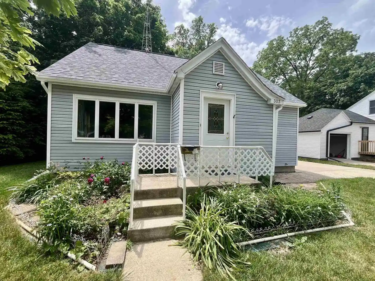 Homes for sale in Evansville, WI | 303 Garfield Avenue Avenue, Evansville, WI 53536 | MLS# 2024637