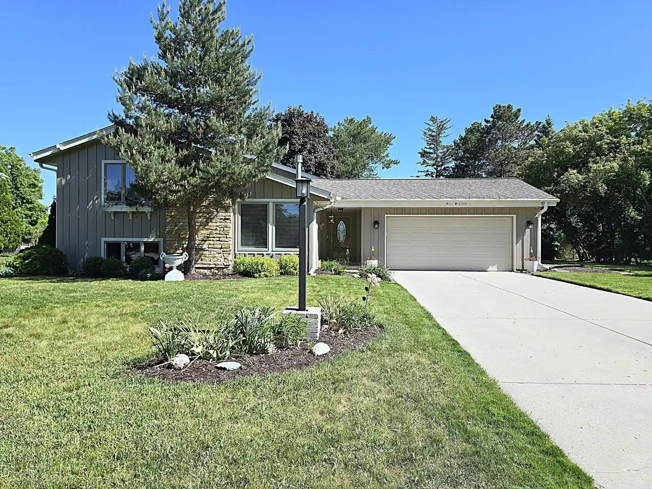 Homes for sale in Germantown, WI | N111w16302 Catskill Lane Lane, Germantown, WI 53022 | MLS# 1964991