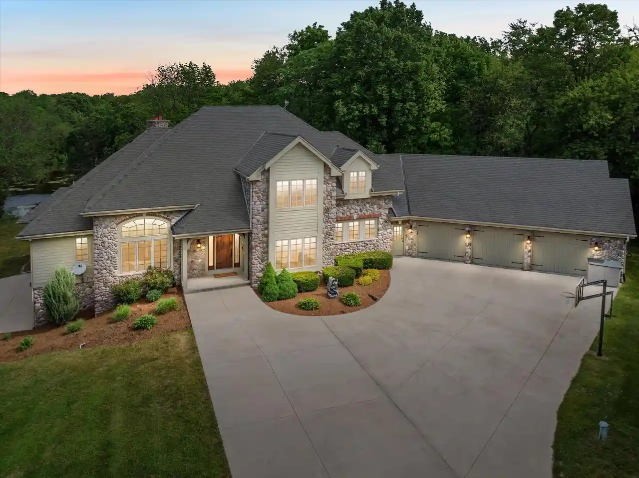 Homes for sale in Oconomowoc, WI | N69w34498 Oconomowoc Road Road, Oconomowoc, WI 53066 | MLS# 1964992