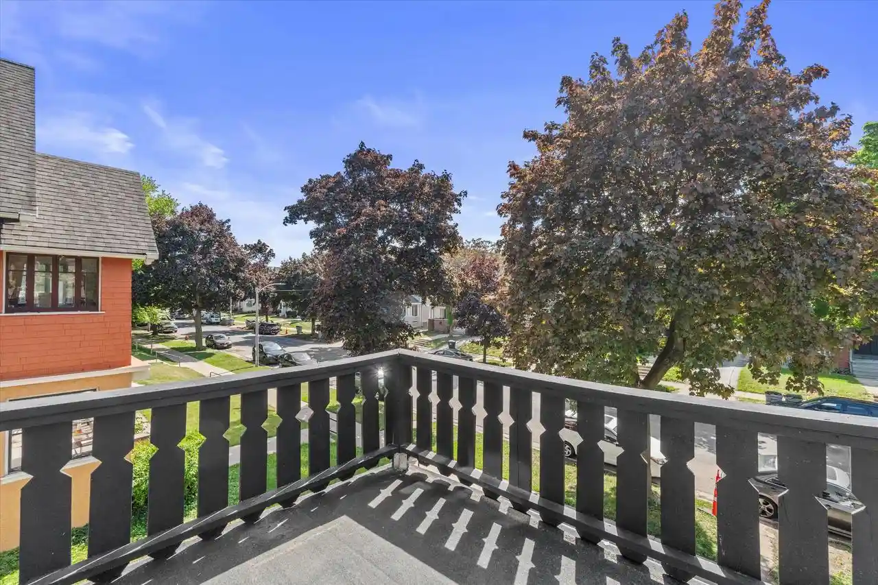 Homes for sale in Milwaukee, WI | 2960 N Maryland Avenue Avenue, Milwaukee, WI 53211 | Houzeo
