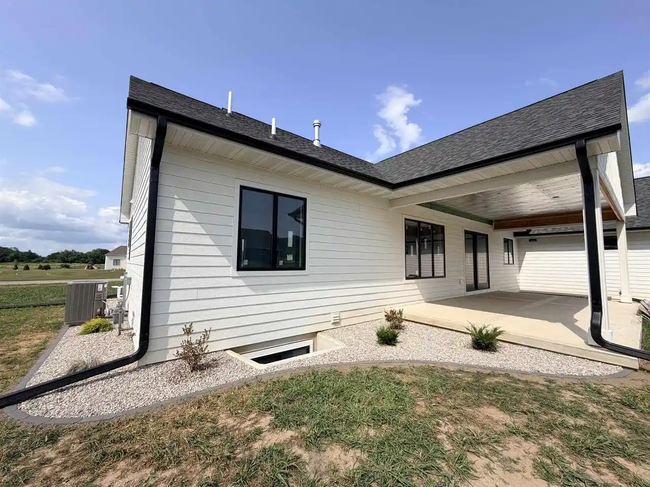 2nd image of 5143 N Brownwood Dr Dr, Janesville, WI 53545 | MLS# 2024647
