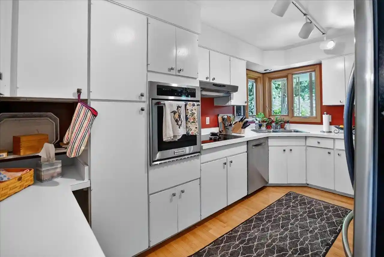 2nd image of 11 Fuller Dr Dr, Madison, WI 53704 | MLS# 2024670