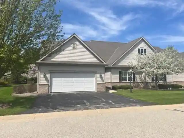 Homes for sale in Slinger, WI | 1797 Cedar Ridge Dr Dr #215-2, Slinger, WI 53086 | MLS# 1965064