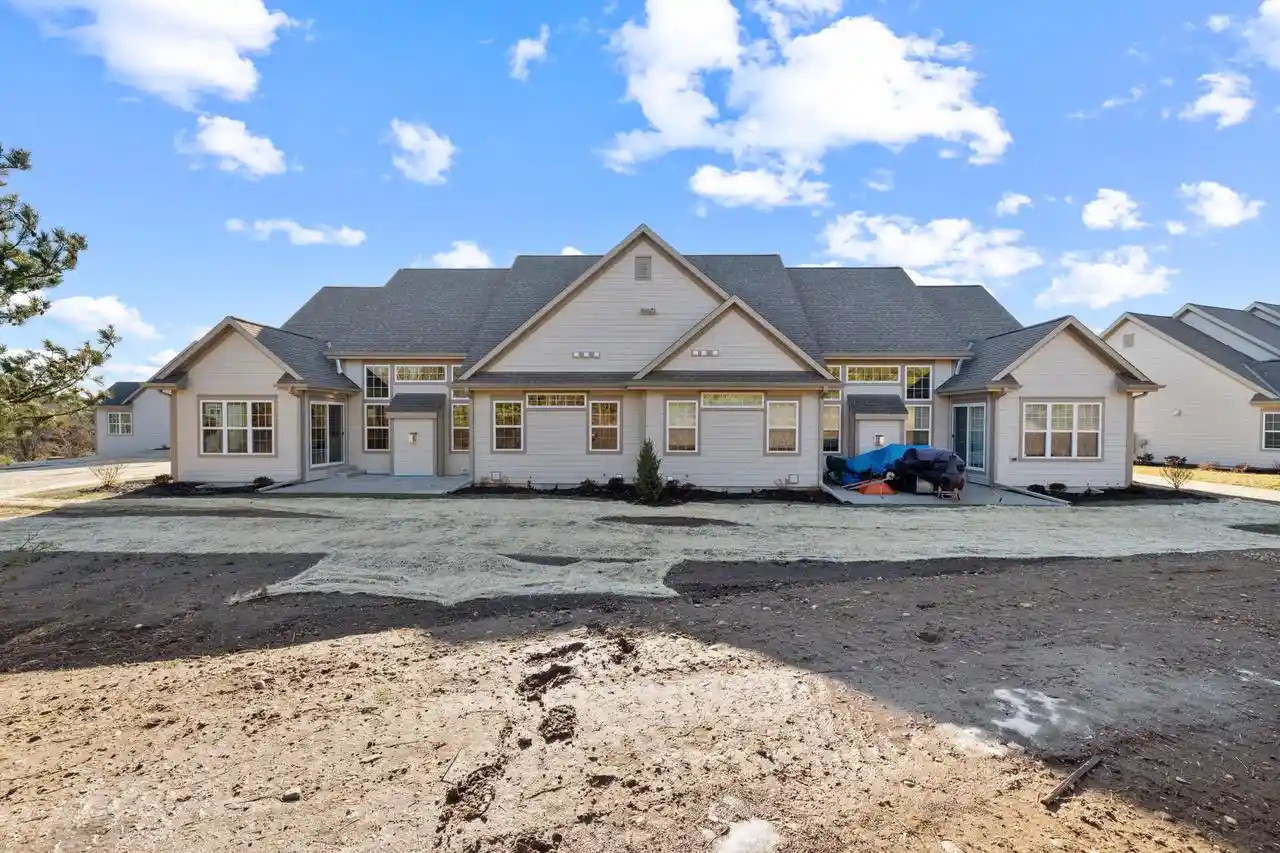 Homes for sale in Slinger, WI | 1797 Cedar Ridge Dr Dr #215-2, Slinger, WI 53086 | MLS# 1965064