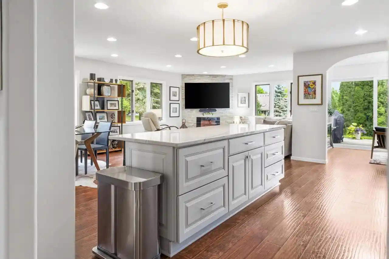 Homes for sale in Mequon, WI | 7224 W Mequon Square Drive Drive, Mequon, WI 53092 | Houzeo