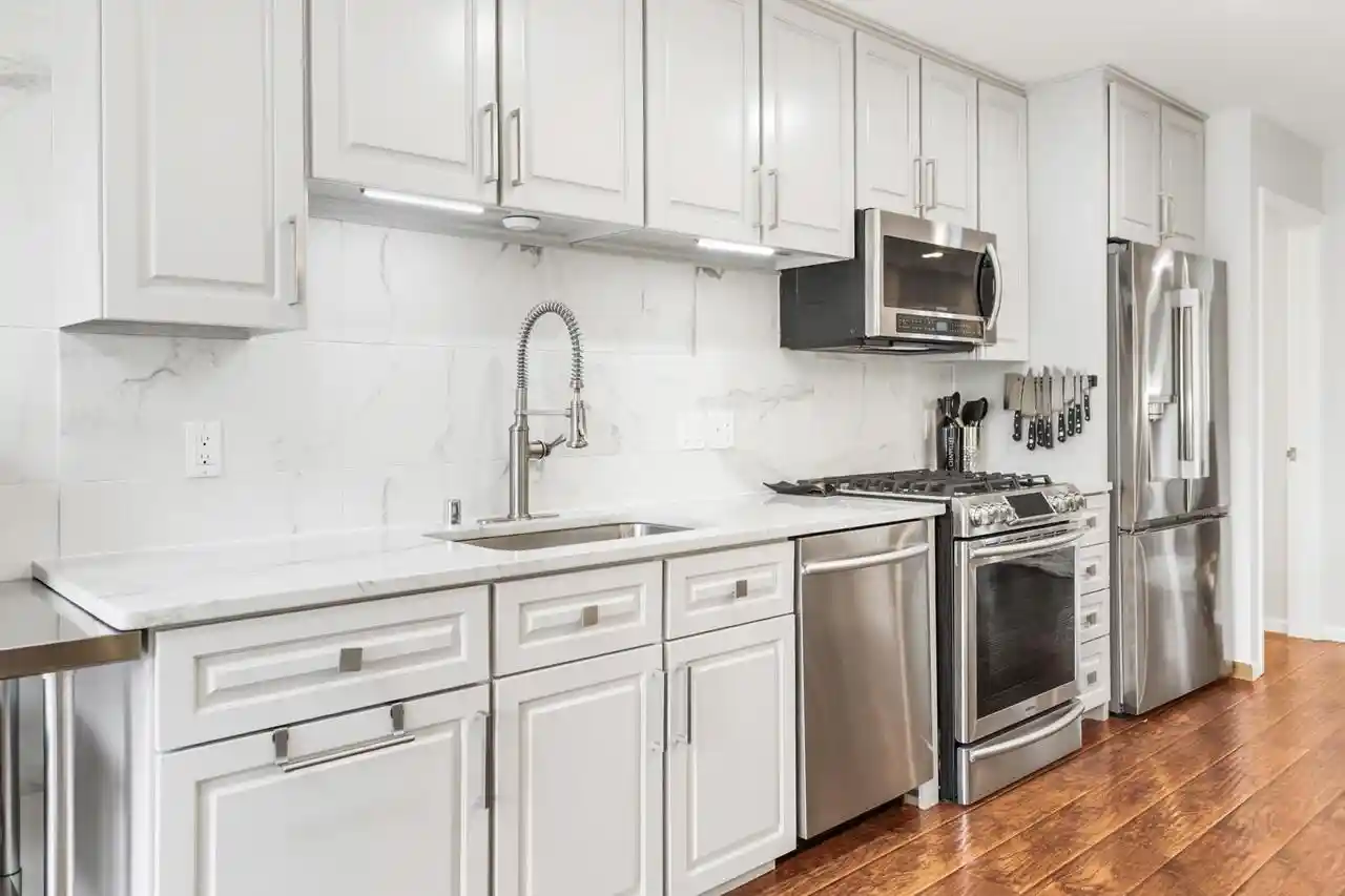 Homes for sale in Mequon, WI | 7224 W Mequon Square Drive Drive, Mequon, WI 53092 | Houzeo