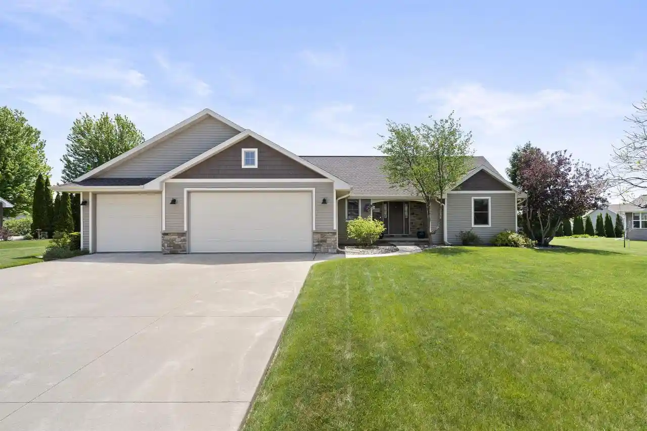 Homes for sale in Greenville, WI | W7133 Englewood Dr Dr, Greenville, WI 54942 | MLS# 50326541