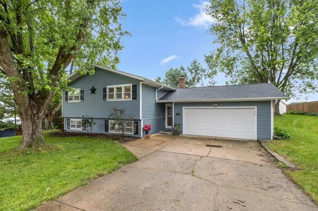 Homes for sale in New Glarus, WI | 619 12th Avenue Avenue, New Glarus, WI 53574 | MLS# 2024709