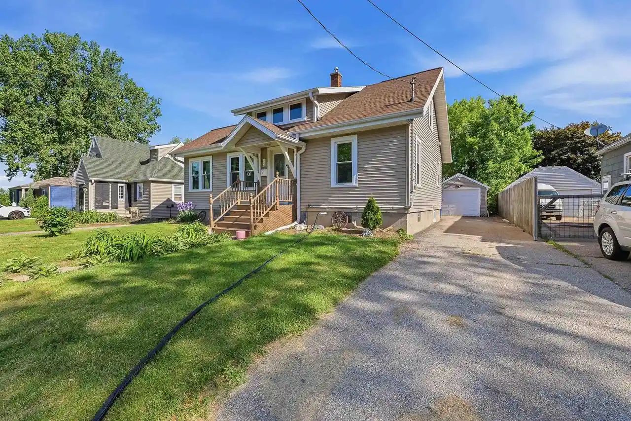 Homes for sale in Menasha, WI | 204 4th Street Street, Menasha, WI 54952 | MLS# 50326558