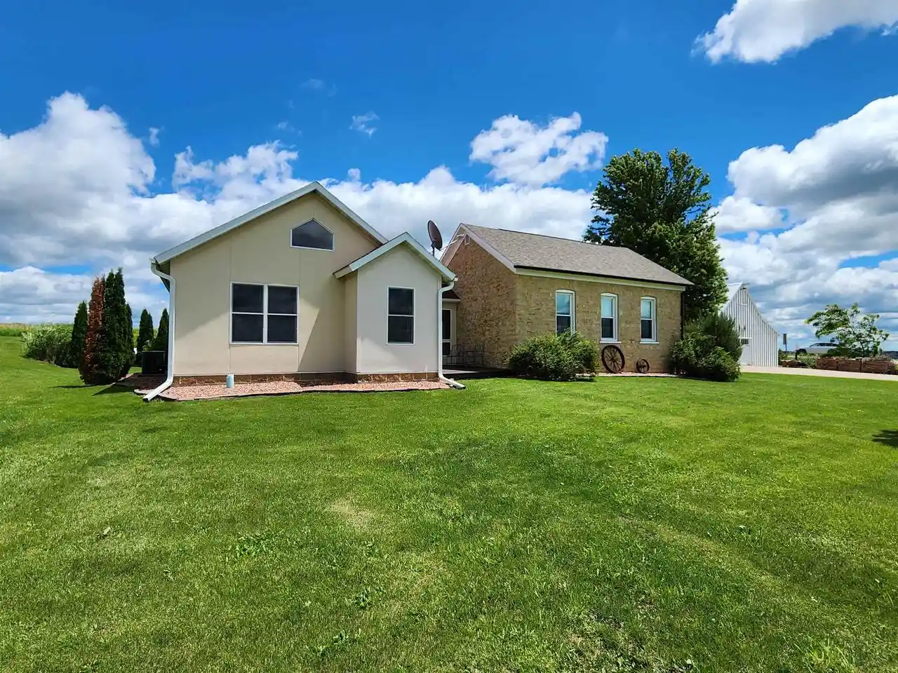 Homes for sale in Shullsburg, WI | 3010 Cth U, Shullsburg, WI 53586 | MLS# 2024712