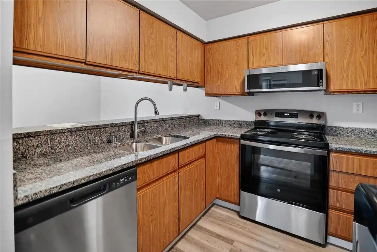4th image of 806 Whispering Pines Wy Wy, Fitchburg, WI 53713