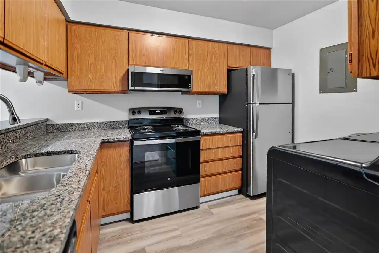 5th image of 806 Whispering Pines Wy Wy, Fitchburg, WI 53713