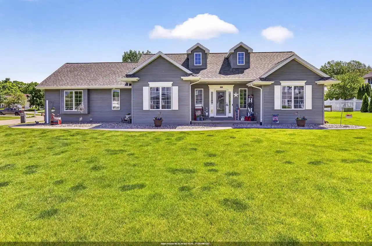 Homes for sale in Neenah, WI | 1795 Gateway Meadows Lane Lane, Neenah, WI 54956 | MLS# 50326566