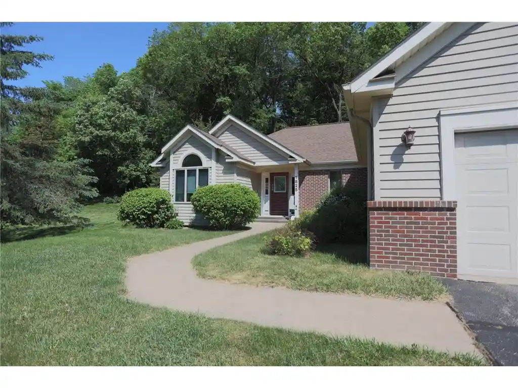 Homes for sale in River Falls, WI | 1825 Golf View Dr Dr, River Falls, WI 54022 | MLS# 7084342