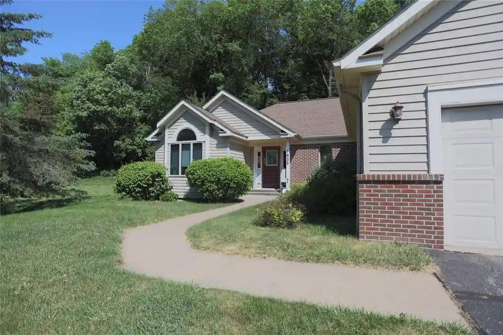 Photo 1 of Single family home for sale at 1825 Golf View Dr, River Falls, WI 54022 | MLS# 1601755 | Listing updated on 2026-08-31