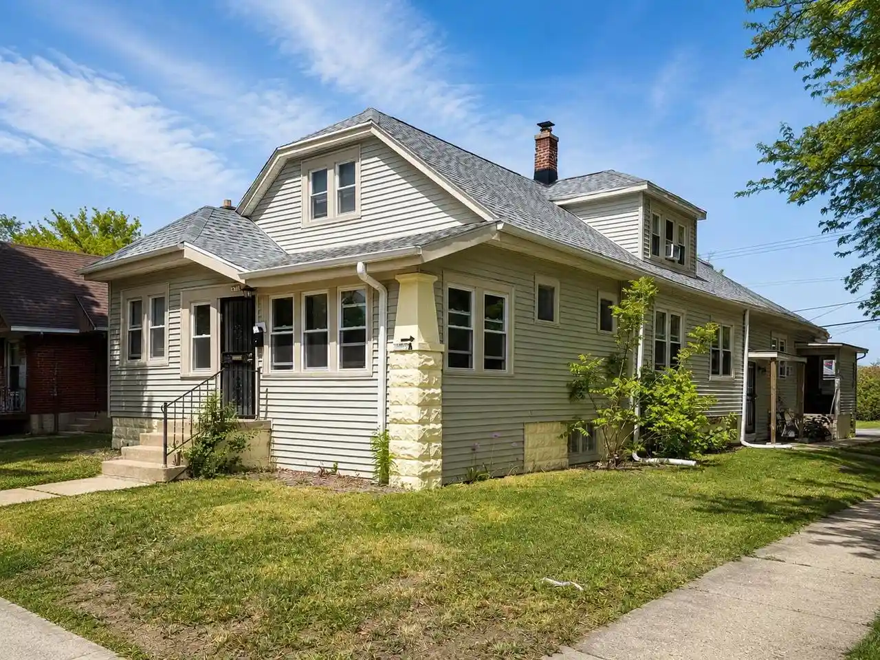 Homes for sale in Milwaukee, WI | 6302 W Medford Avenue Avenue, Milwaukee, WI 53218 | MLS# 1965141