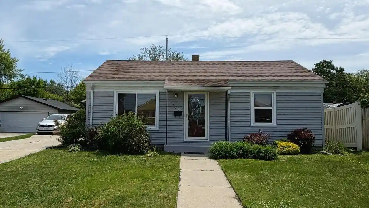 Homes for sale in Racine, WI | 1225 Lombard Avenue Avenue, Racine, WI 53402 | MLS# 1965148