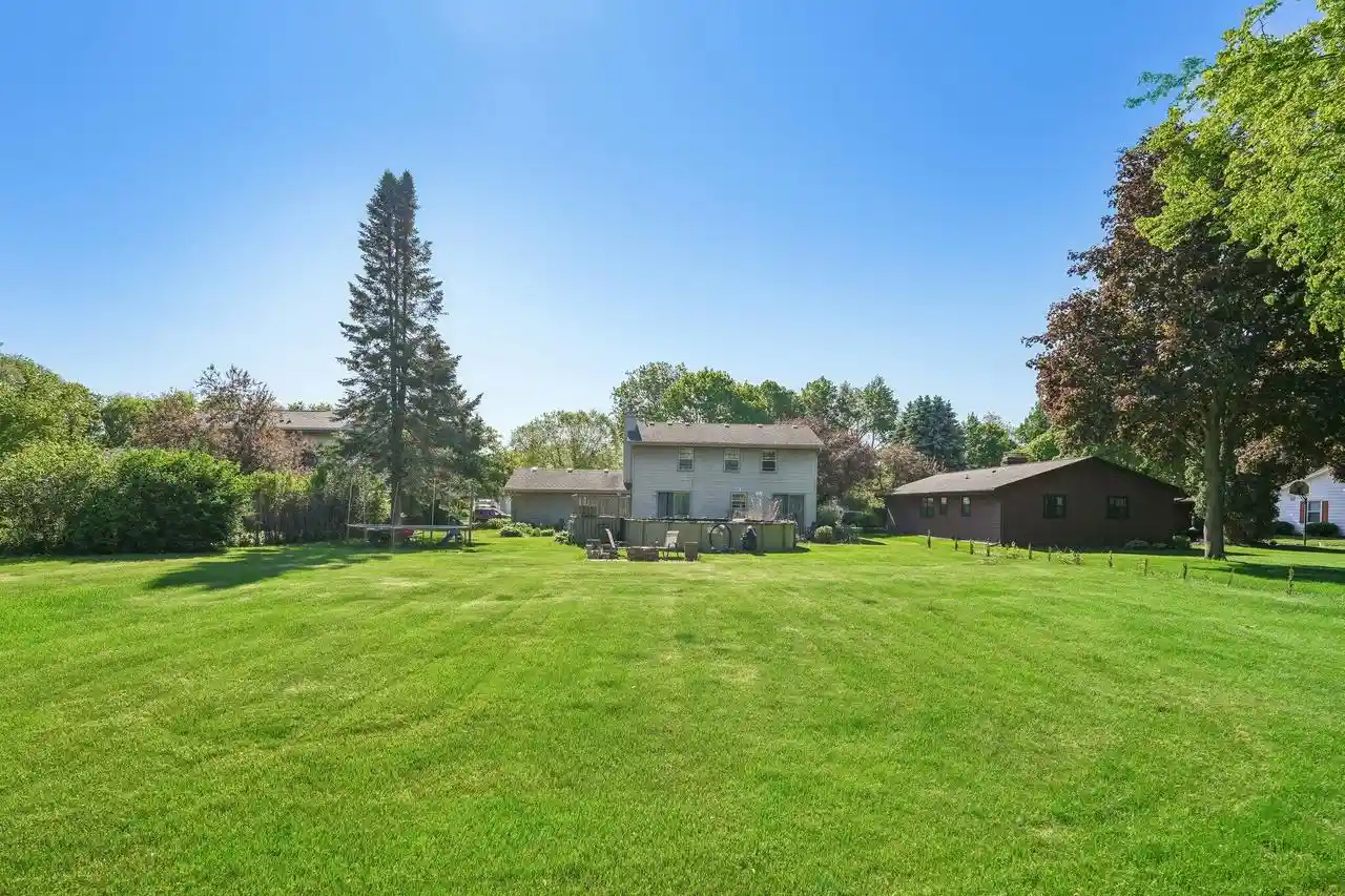 Homes for sale in Fredonia, WI | 205 Fox Glen Road Road, Fredonia, WI 53021 | MLS# 1965149
