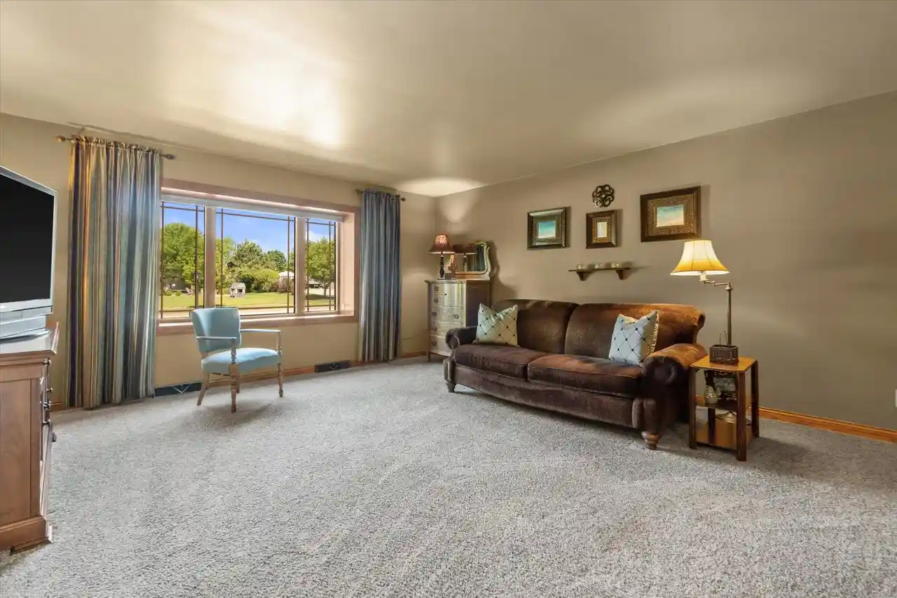 image of 9574 S Fairway Circle Circle, Franklin, WI 53132 | MLS# 1965171