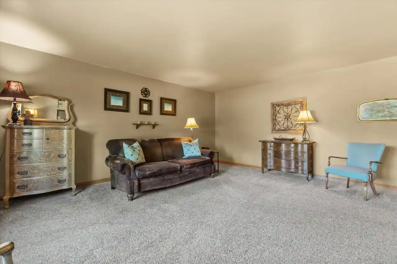 image of 9574 S Fairway Circle Circle, Franklin, WI 53132 | MLS# 1965171