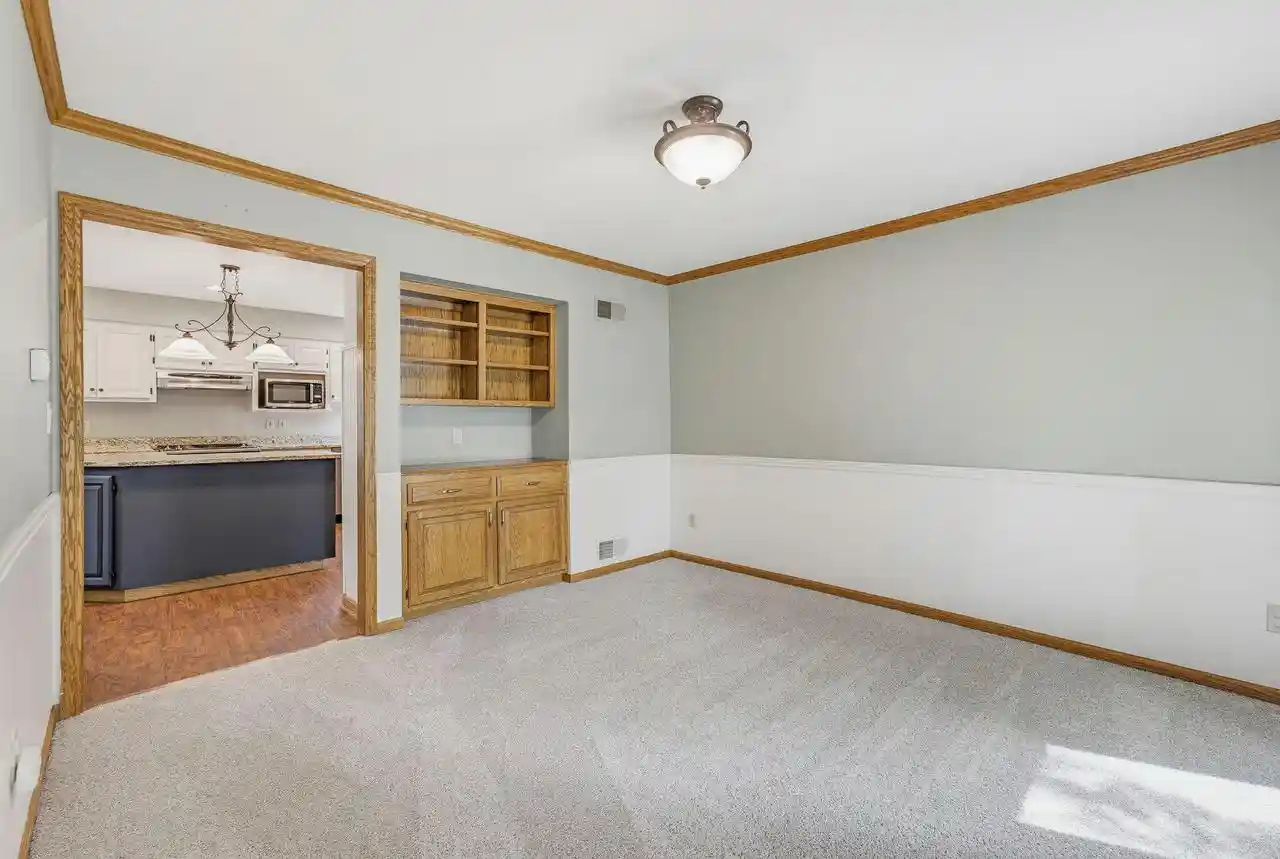4th image of 112 N Meadowside Court Court, Oconomowoc, WI 53066 | MLS# 1965179